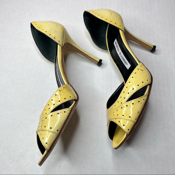 MANOLO BLAHNIK Yellow Patent Leather Peep-Toe High Heels Pumps 38. - Picture 3 of 7